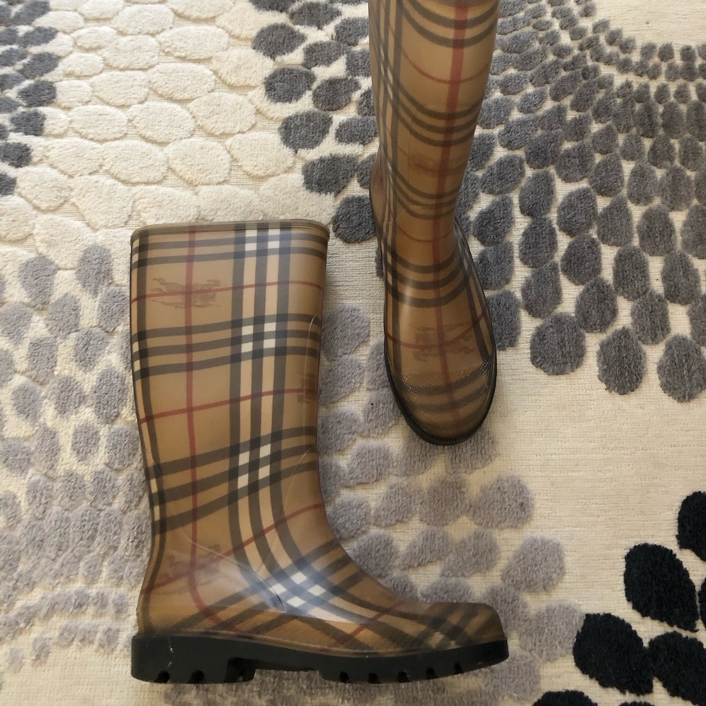 Boots - Picture 4 of 4